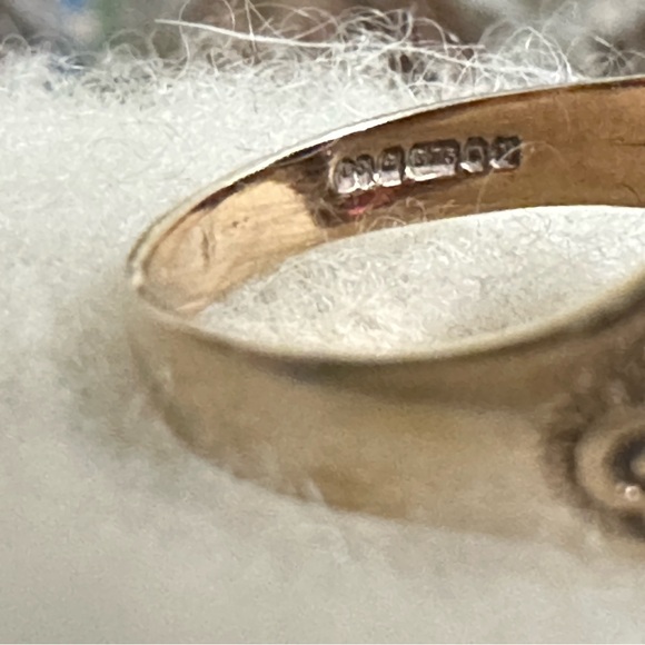 Vintage 9K Gold Garnet Cabochon Ring In Floral Setting Size 6.75 - Picture 13 of 16